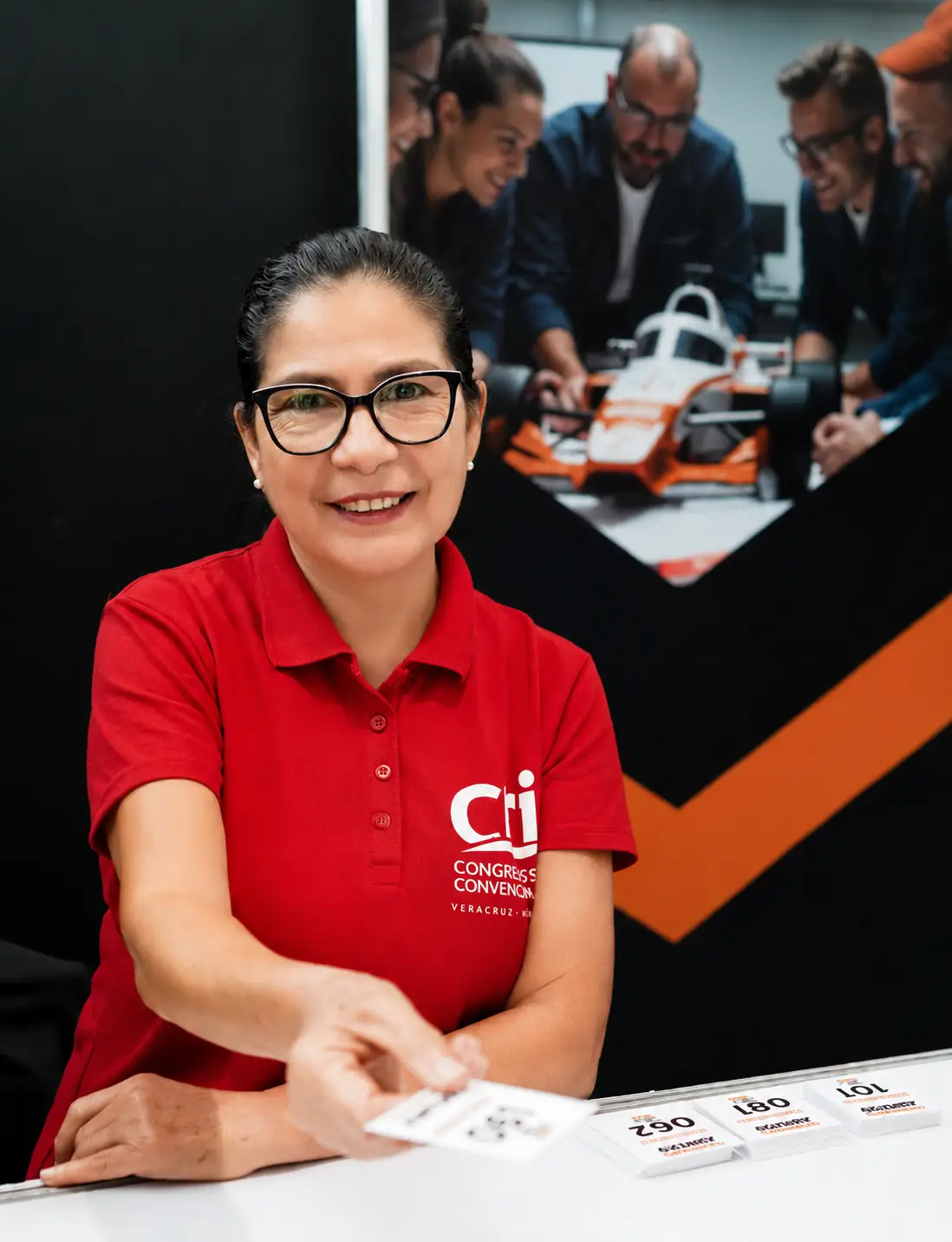 Personal de CRI Congresos en el módulo de atención a expositores en Expo Chedraui 2025