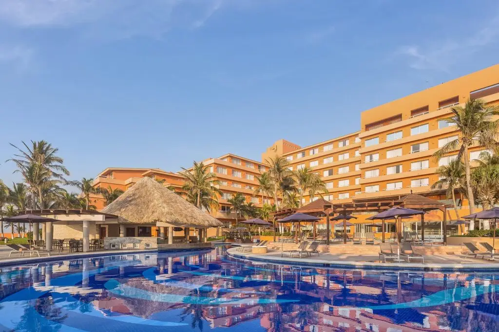 Alberca y áreas comunes del Hotel Fiesta Americana Veracruz